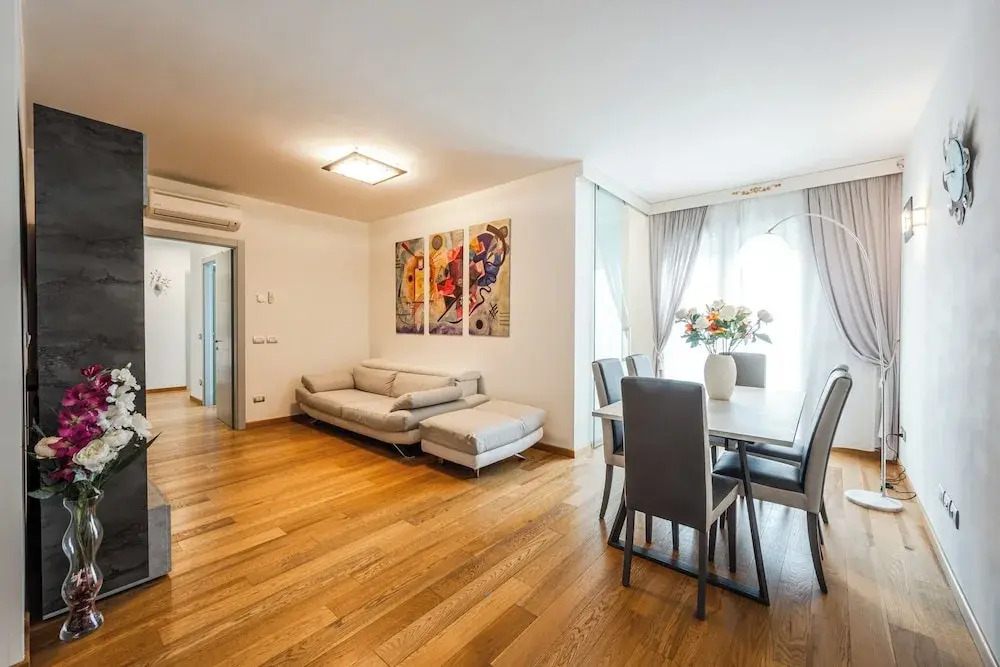 Emilia Suite Street