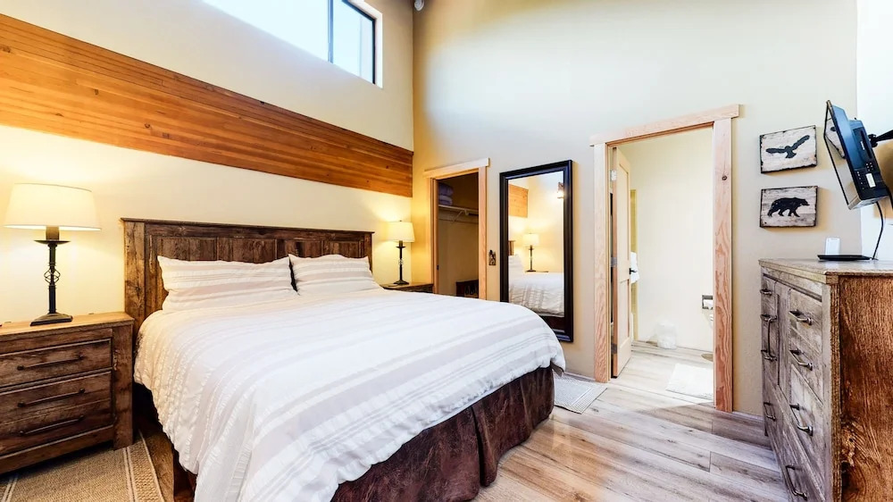 Val DIsere 35 Spacious Condo, Balcony with BBQ , Walk To The Village by RedAwning