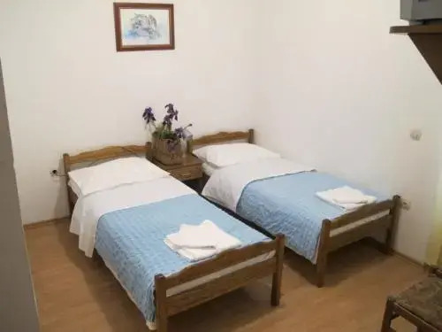 Apartments and Rooms Degenija