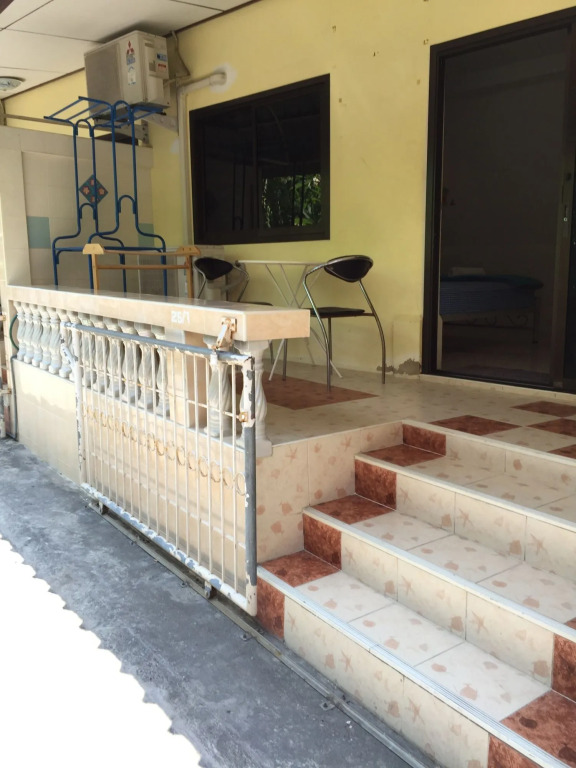 Baan Taweesuk Guest House