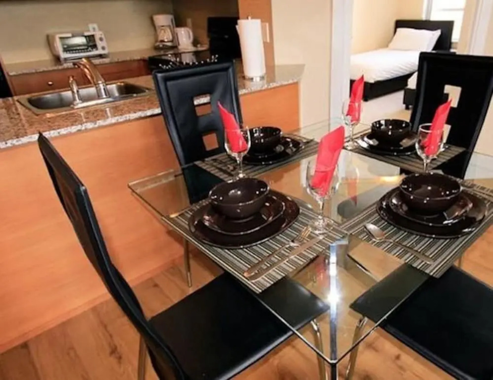 Red Maple Suites Mississauga