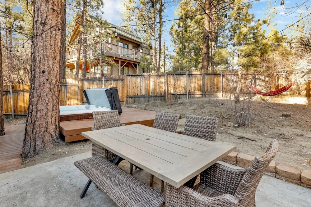 2214-cozy Pines 3 Bedroom Home by Redawning