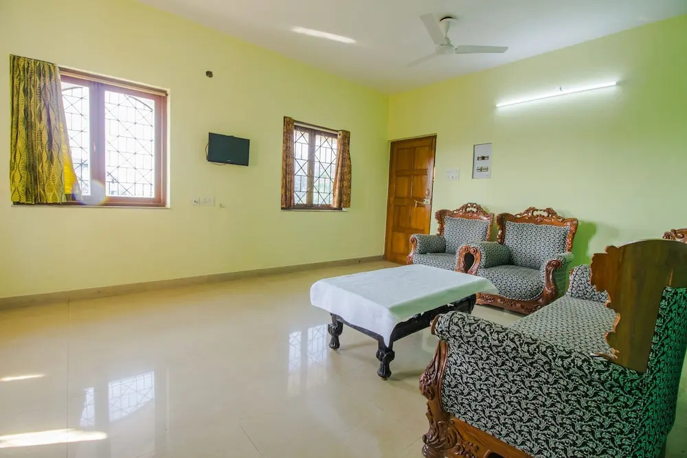 OYO 17201 Home Spacious 2BHK Miramar Beach
