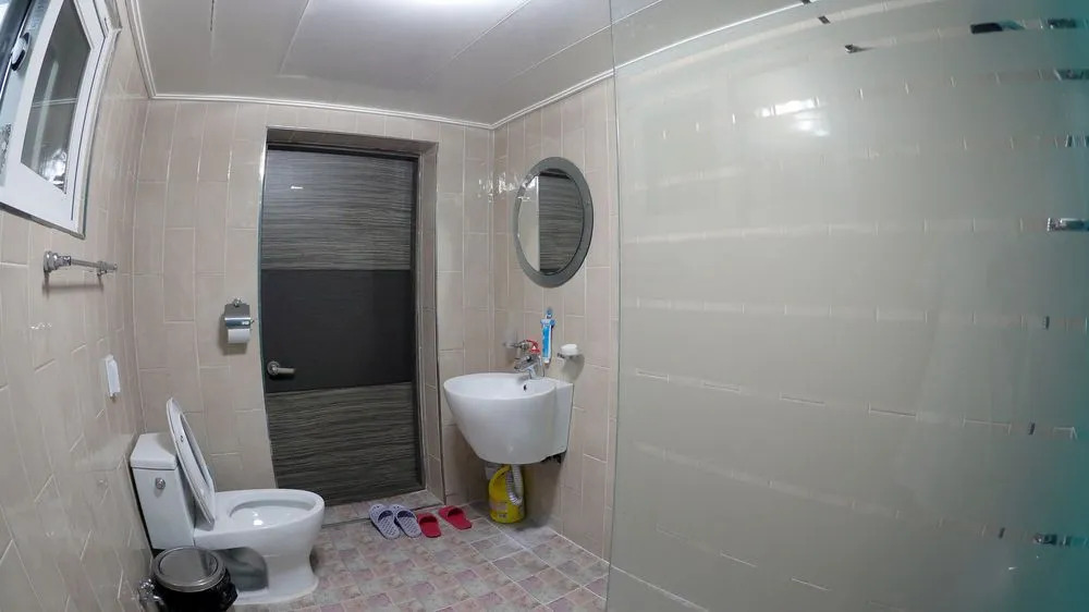 HI Guest House - Hostel