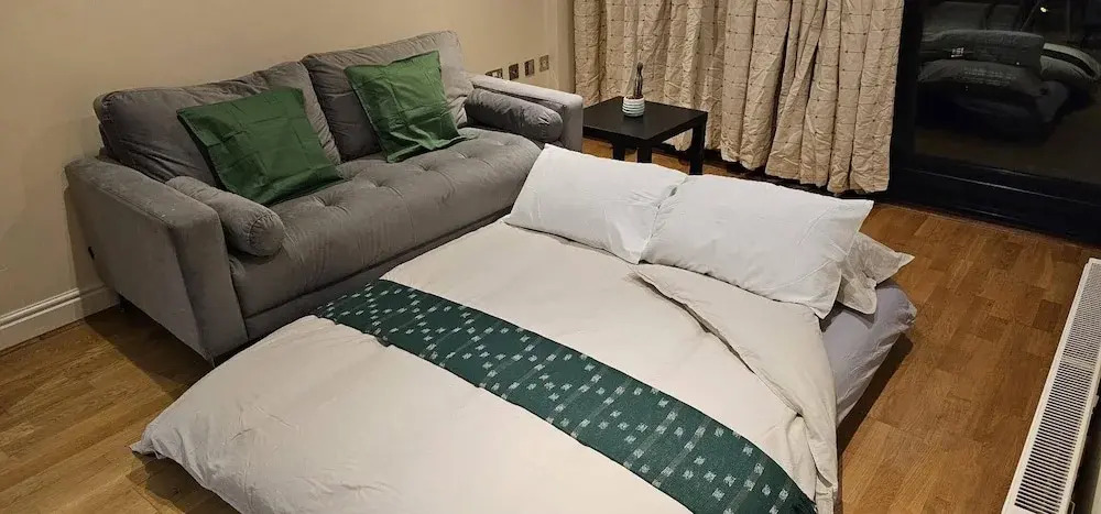 Modern & Lovely 2 Bed in London
