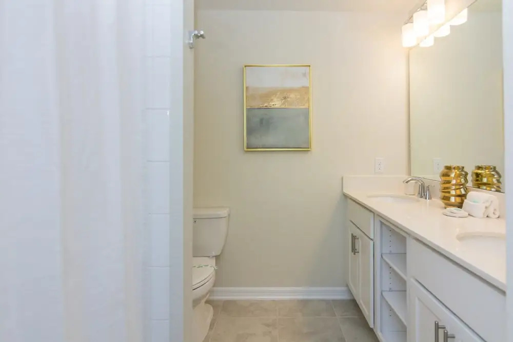 Fabulous Apartment with balcony at Storey Lake 272977