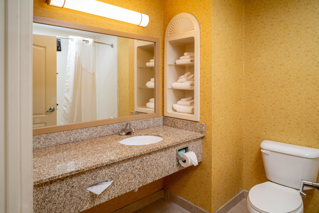 Holiday Inn Express and Suites Hazard by IHG