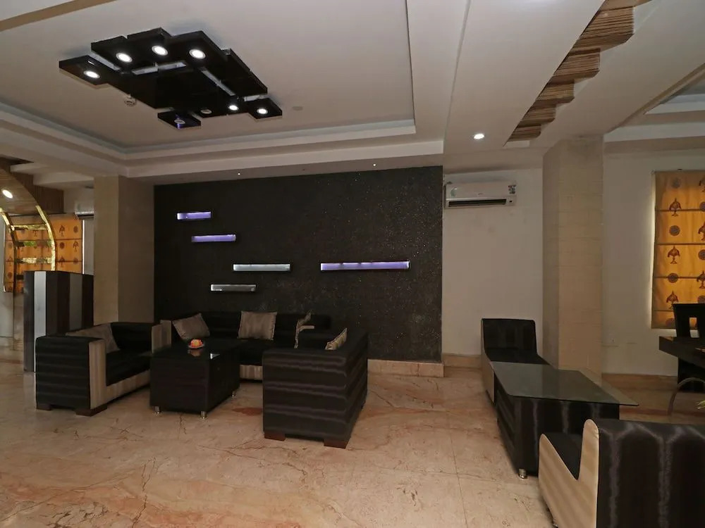 OYO Flagship 14647 Hotel Grand Majesty