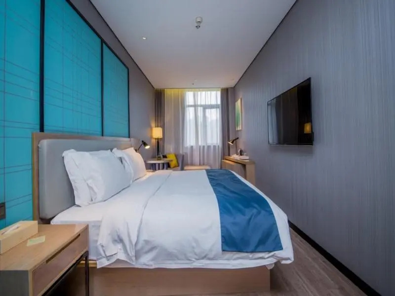 VX Hotel Hubei Wuhan Jiang'an District Houhu Xinrong Passenger Station