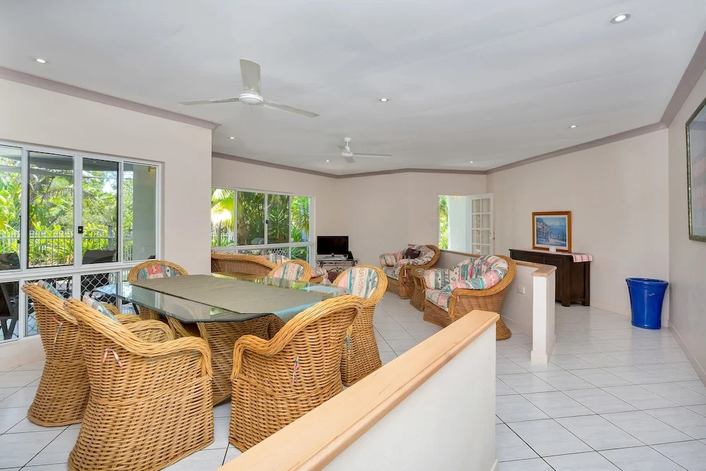 White Sapphire Holiday House