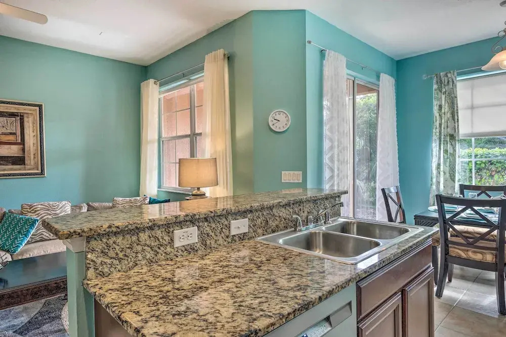 5 Mi to Disney World: Townhome w/ Balcony!