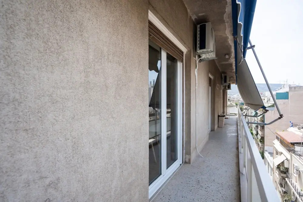 LIV - Artistic Rooftop Apartment in Pagrati
