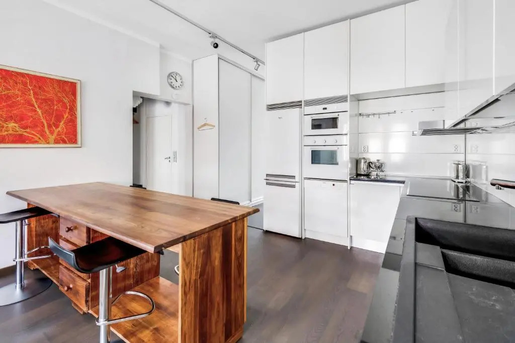 WeHost Top floor Transformable 2BR 8min to Centrum