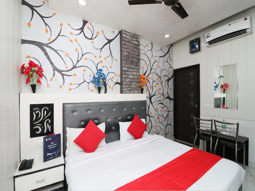 OYO 7885 Hotel Myraa