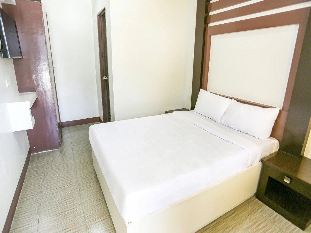 Jrja Suites by OYO Rooms