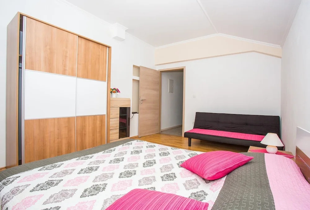 Apartments Vladimir 2835 / One Bedroom A3