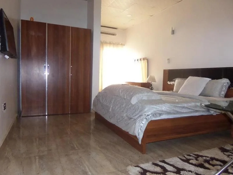 BTE Suites & Civic Center
