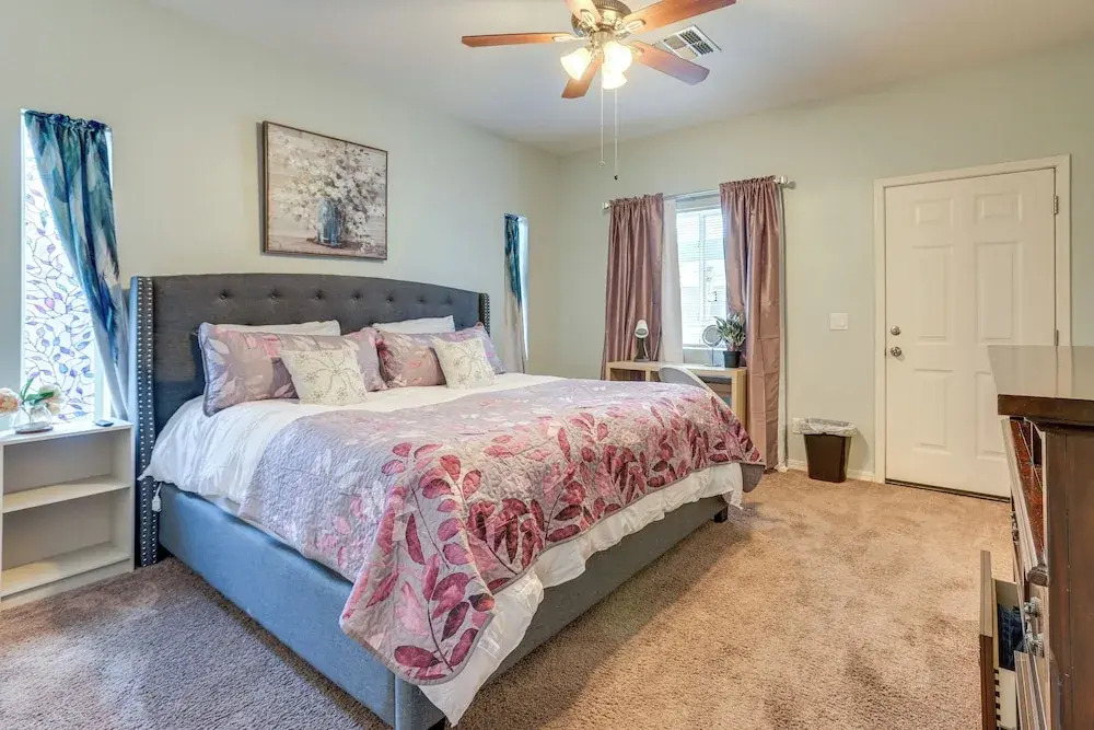6 Mi to Dtwn Tempe: Dog-friendly Retreat w/ Yard!