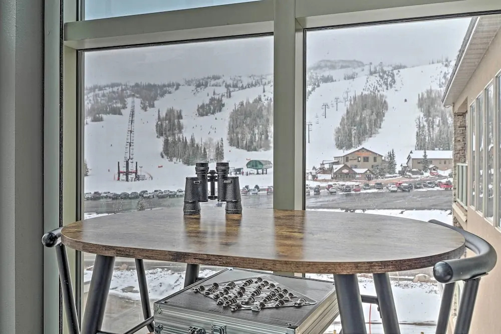 Luxe Brian Head Escape w/ Hot Tub & Mtn Views