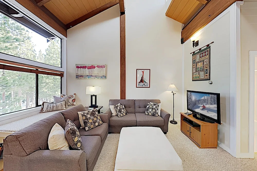 All-seasons , Near Northstar Resort 2 Bedroom Condo