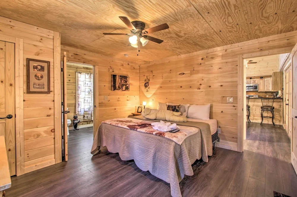 'the Phoenix' Cabin w/ Hot Tub in Gatlinburg!