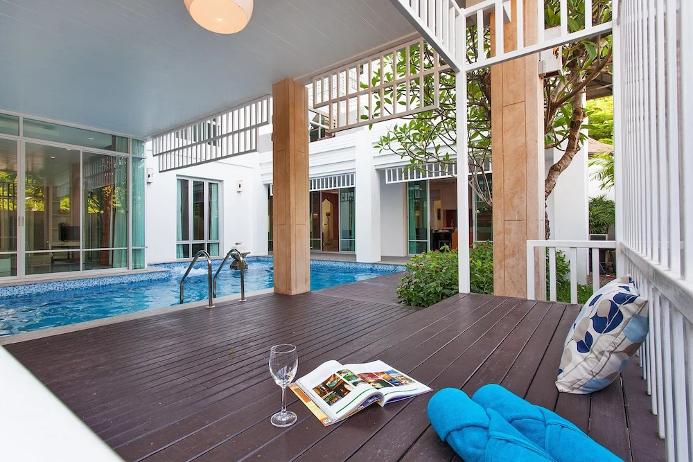 Jomtien Waree 9 with 6 bedrooms