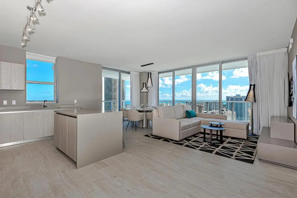 5 Stars 2BR in the SKY UNIQUE Ocean & Bay View BALCONY