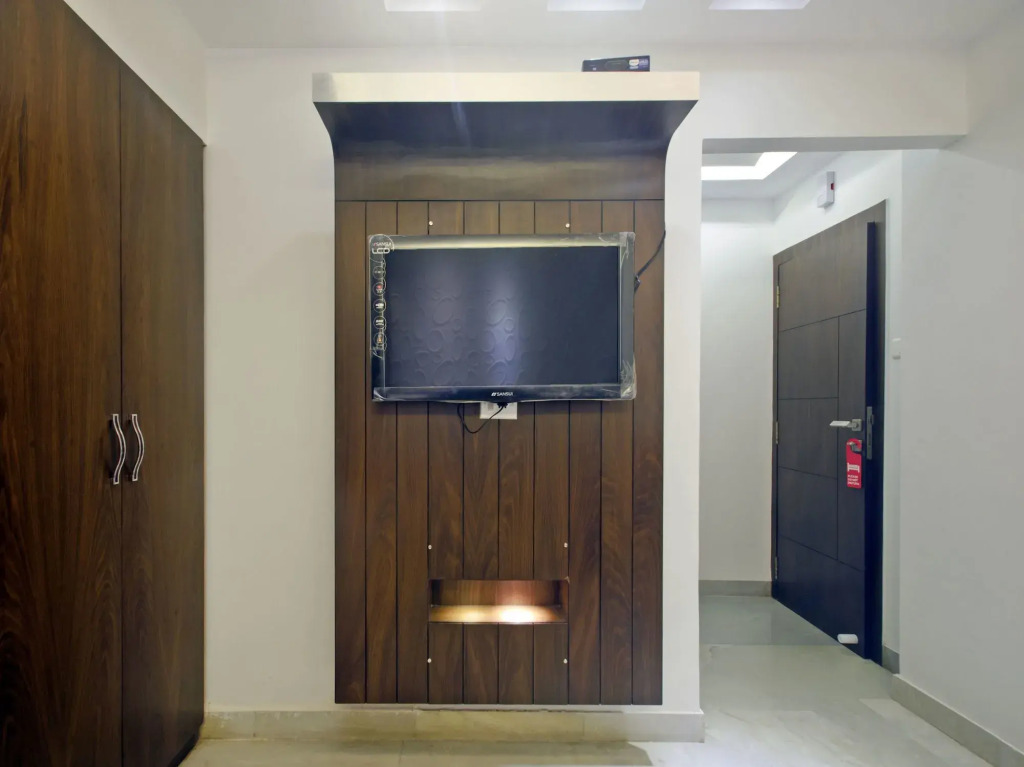 Hotel Myra By OYO Rooms