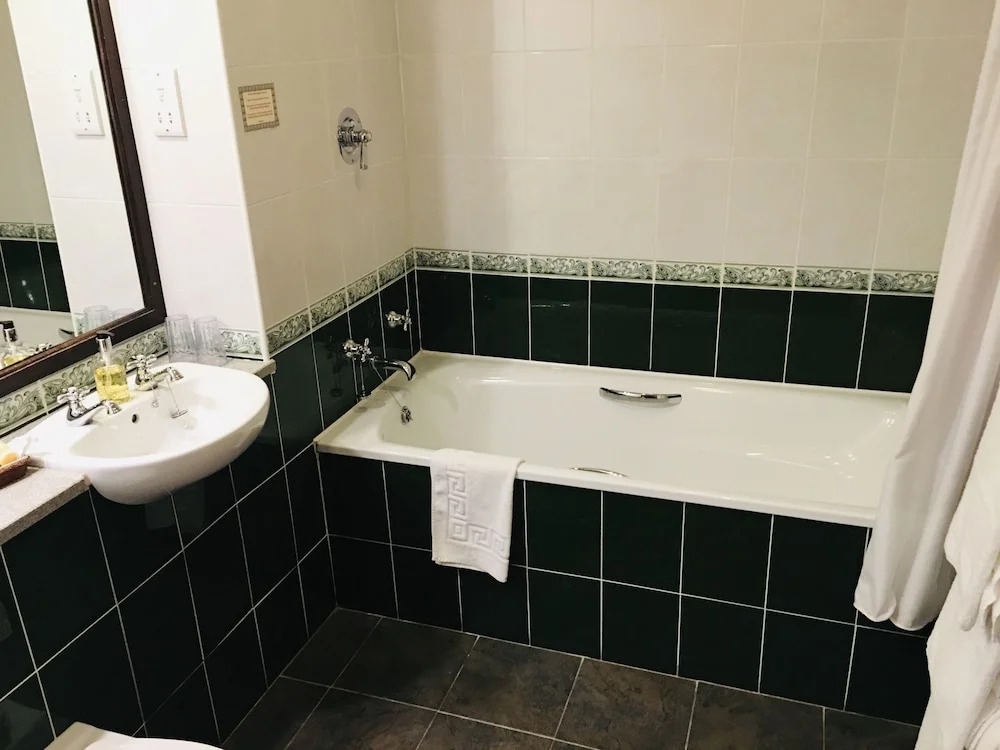 Wolds Village Hotel