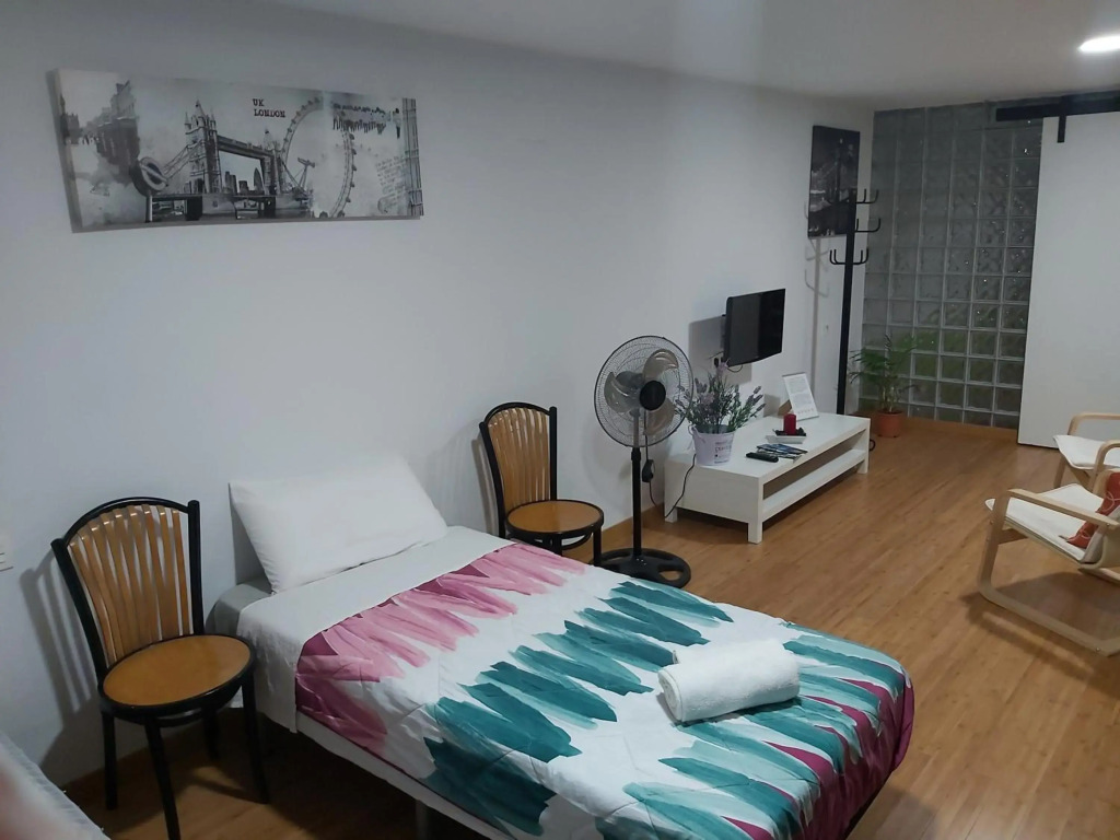 Loft Santa Cruz, Acoran