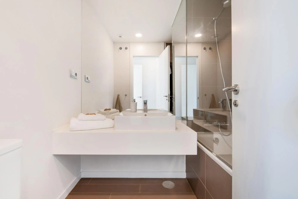 LM352B- Spacious family penthouse with sea view