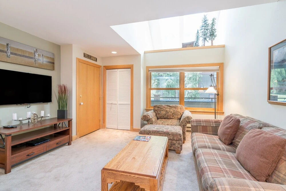 Cimarron Lodge 33 by AvantStay Ski-InSki-Out Property in Complex w Two Hot Tubs