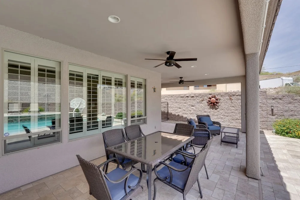 Home Theatre & Pool: Lake Havasu Retreat