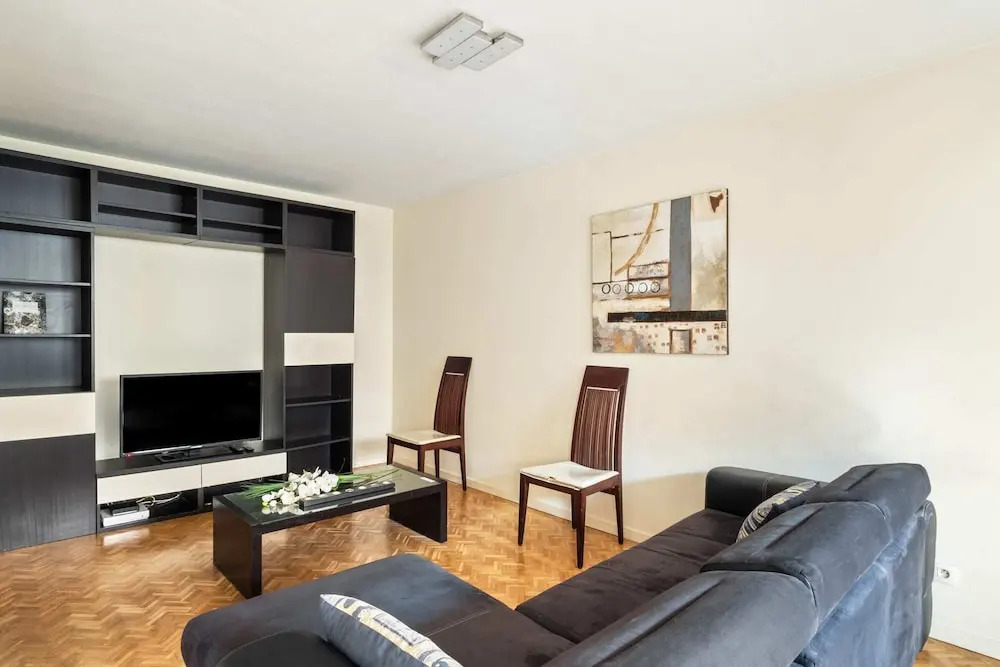 Center T2 With Terrace, Private Garage
