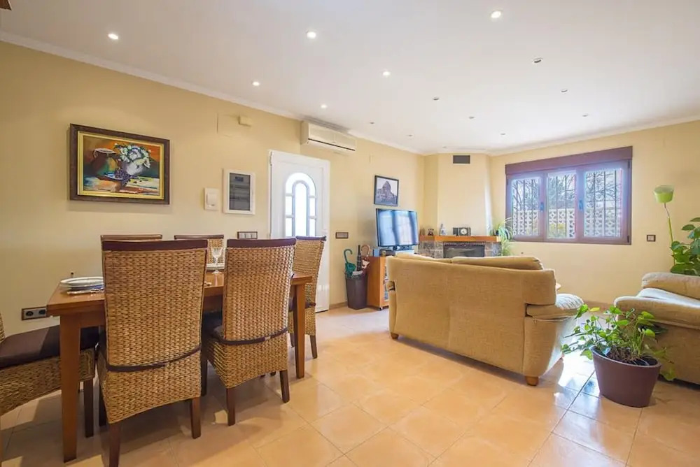 Villa - 4 Bedrooms with Pool and WiFi - 106405
