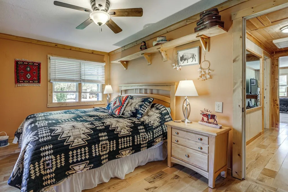 Quaint Mountain Charm! Robbinsville Hideaway
