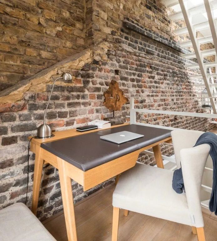 Striking 2 Bed With Roof Terrace, a short walk from Oxford Street.