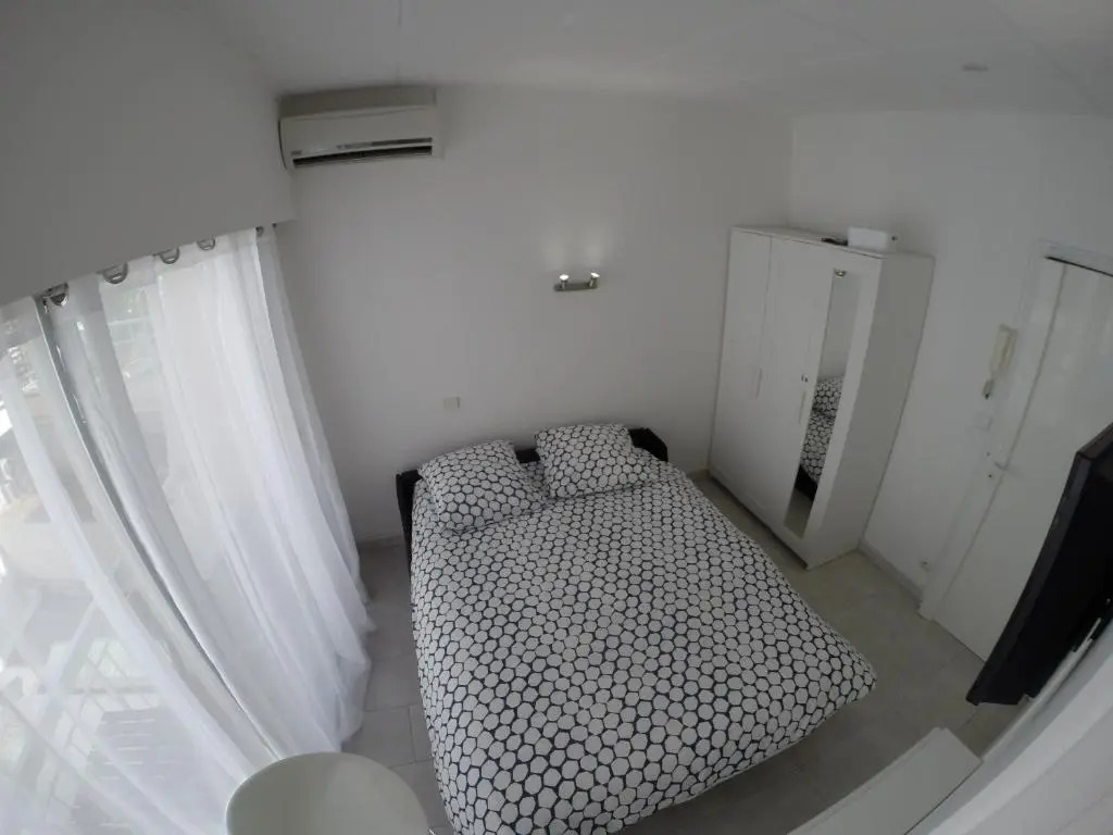 Studio carré d'or situé à 50 m de la plage