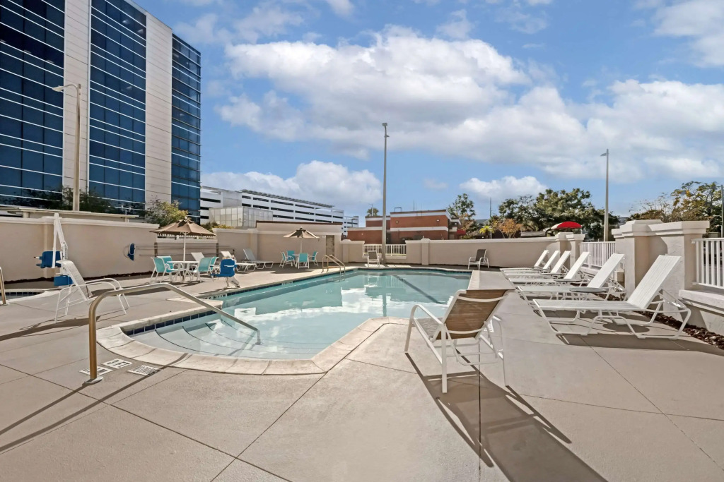 Comfort Suites Downtown