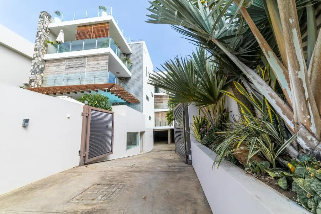 Beachcove Apt 9 in Pereybere