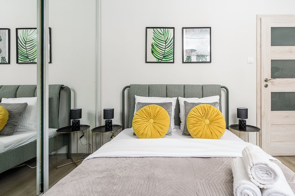 Lumina cozy 3-room apart near the metro