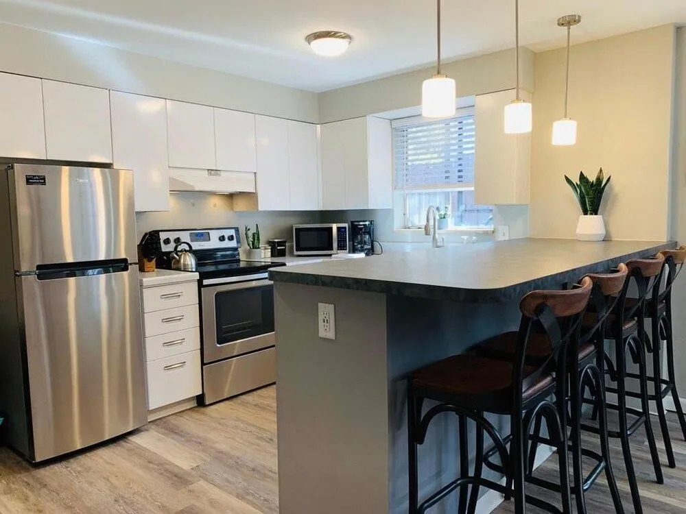 Modern & Chic Condo in the heart of Old Town