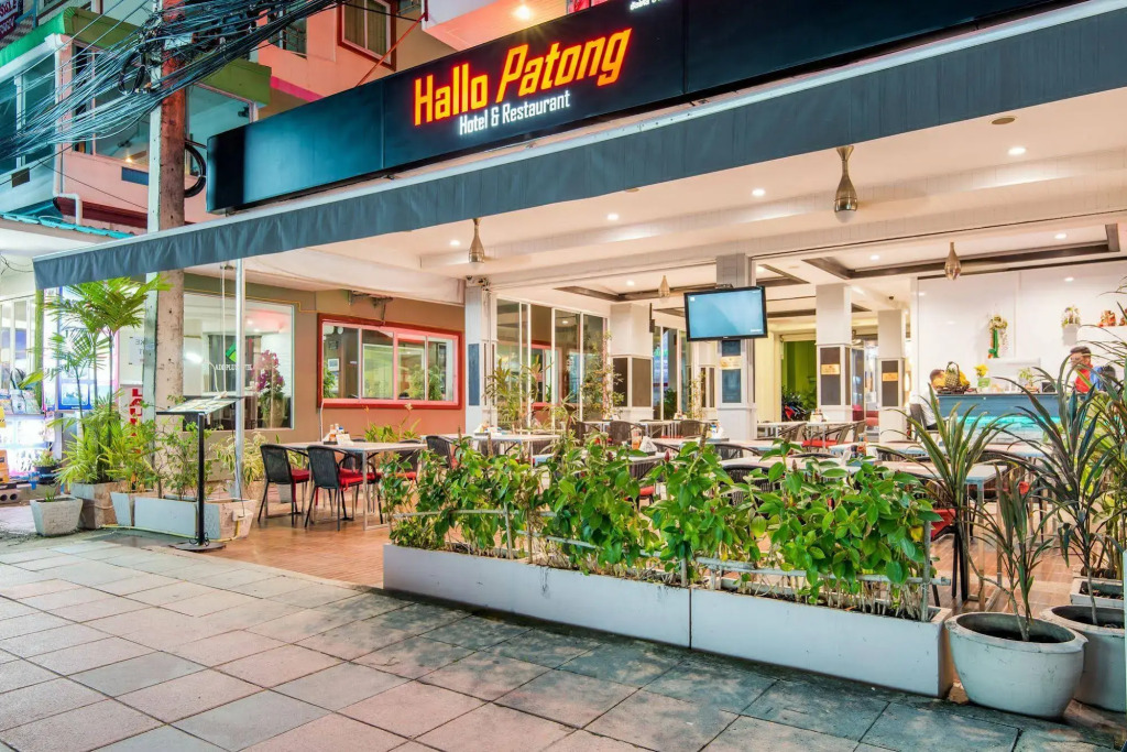 Hallo Patong Hotel - Rooftop Pool - Stunning Mountain Views & OTOP Market