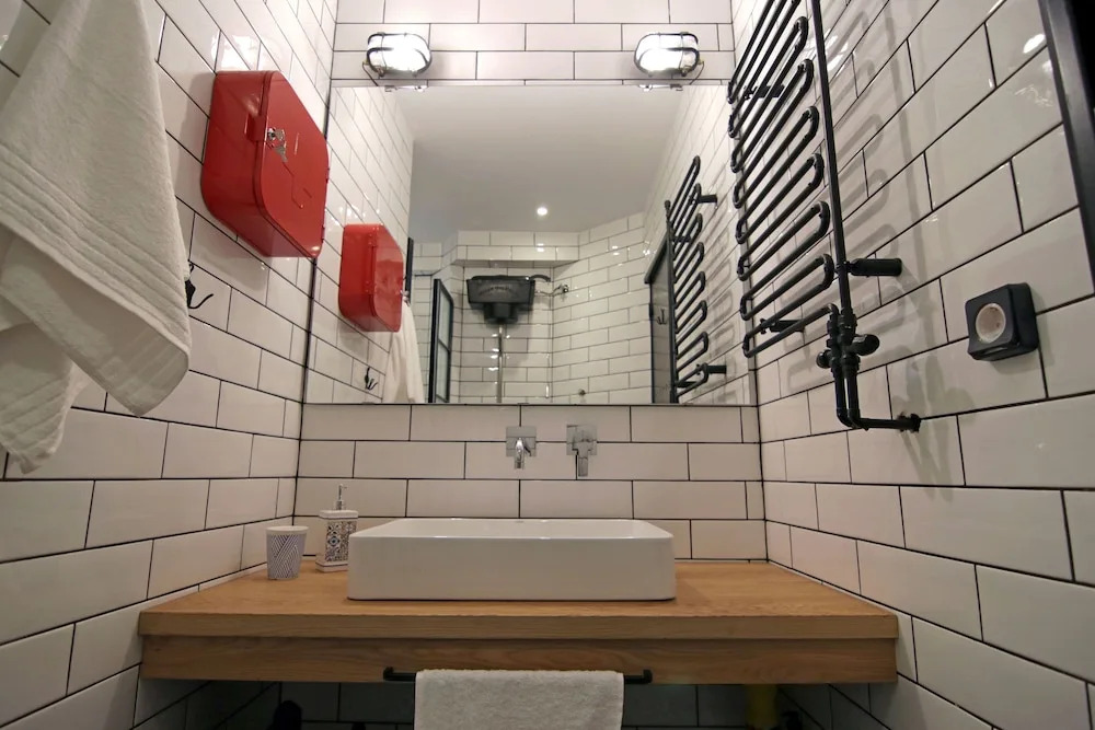 Kostas' Downtown Industrial Loft