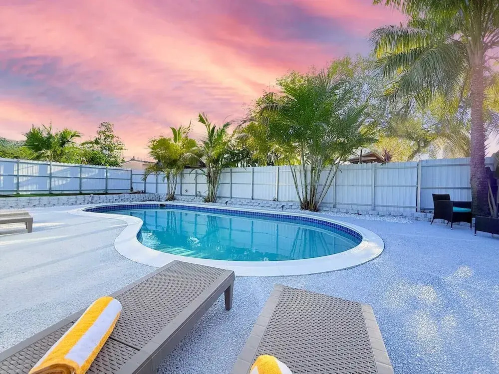 Palm House Near Beach Game Room Pool King Beds