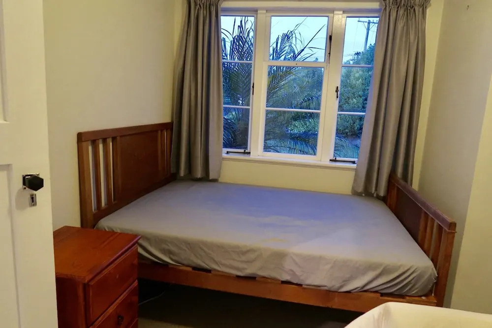 ARent - Serviced House -14 Phyllis Street