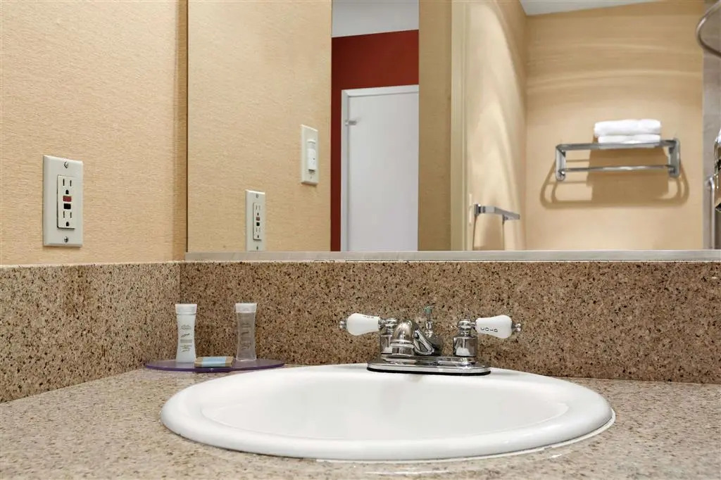 Travelodge Inn & Suites by Wyndham Gardena CA