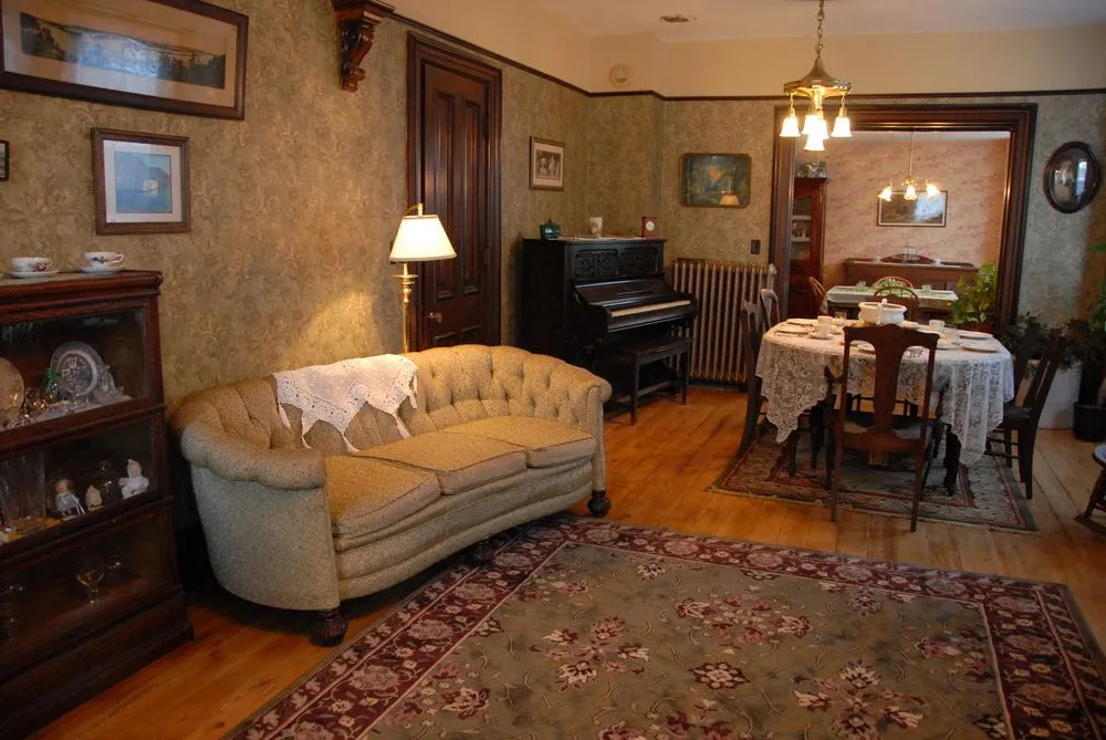 Stauer House B & B