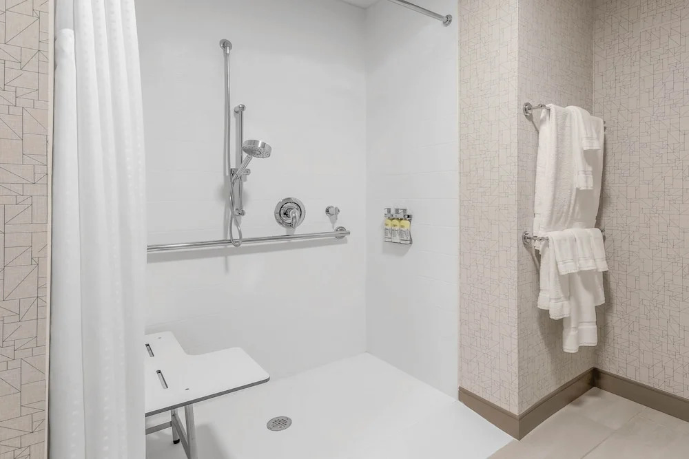 Holiday Inn Express & Suites Chicago OHare Airport by IHG