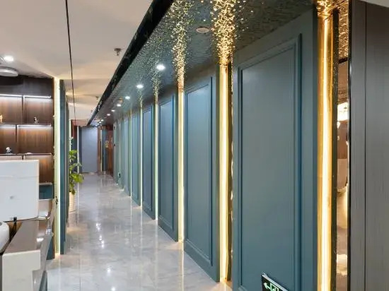 Camphor Tree Hotel